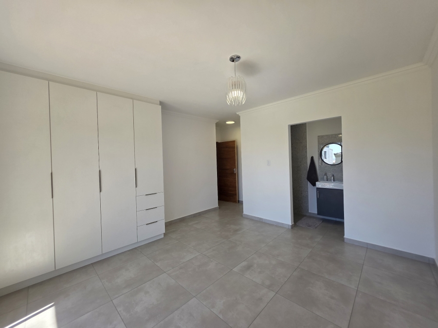 3 Bedroom Property for Sale in Wavecrest Eastern Cape